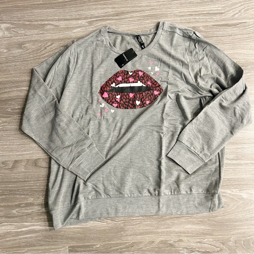Torrid Lips Crewneck Sweatshirt Gray Size 3X NEW